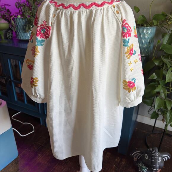 White Floral Sleeve V-Neck Blouse - Size 2XL - Picture 1 of 2